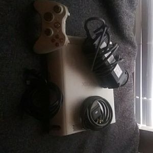 Xbox 360 ,Controller ,HDMI card,Microsoft card
